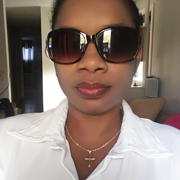 Meet your Posher, Aneicia - Picture 1 of 1